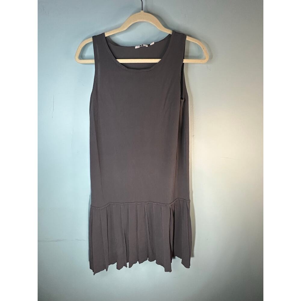 UNIQLO charcoal gray drop waist dress pleated bottom hem Medium schoolgirl